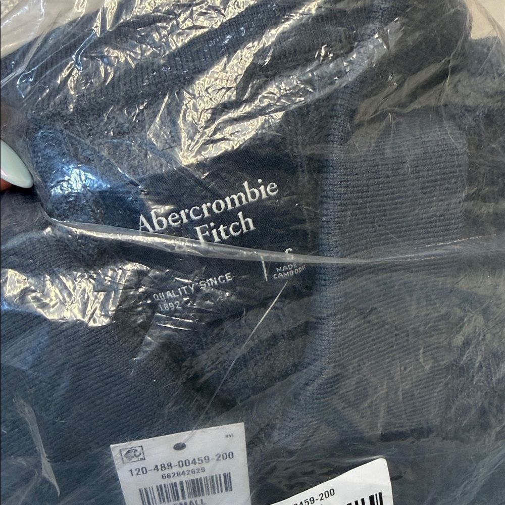 ABERCROMBIE & FITCH - Cable Button-Through Sweater Polo - Picture 4 of 6